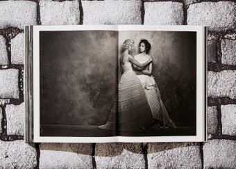 Peter Lindbergh. Dior, Harrison Martin Peter Lindbergh купить книгу в Либроруме Peter Lindbergh. Dior, Harrison Martin Peter Lindbergh купить книгу в Либроруме